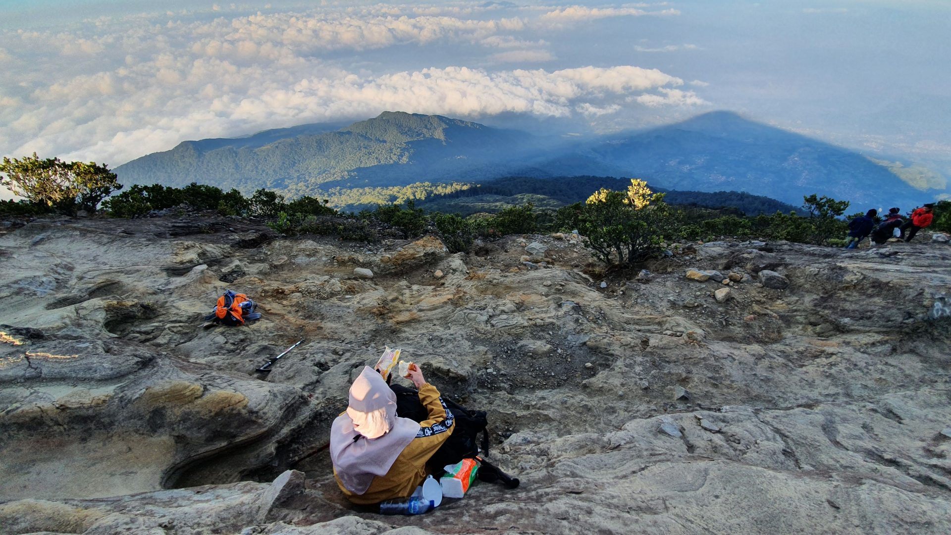 Puncak Gunung Ciremai Homecare24