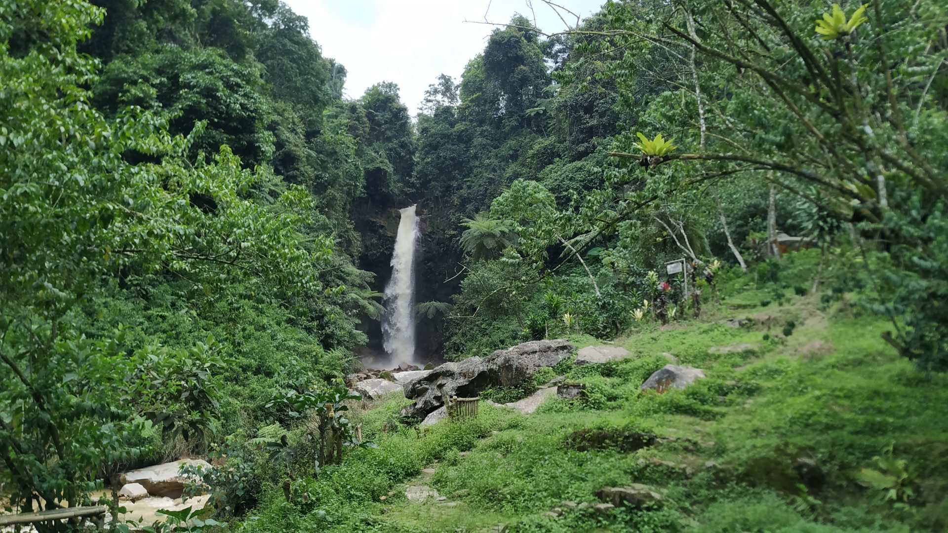 Melihat Keindahan Dari Curug Cibeureum Hibur Id