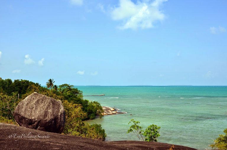 Pantai Batu Buyong, Tempat Cantik yang Penuh Misteri di Pulau Belitung
