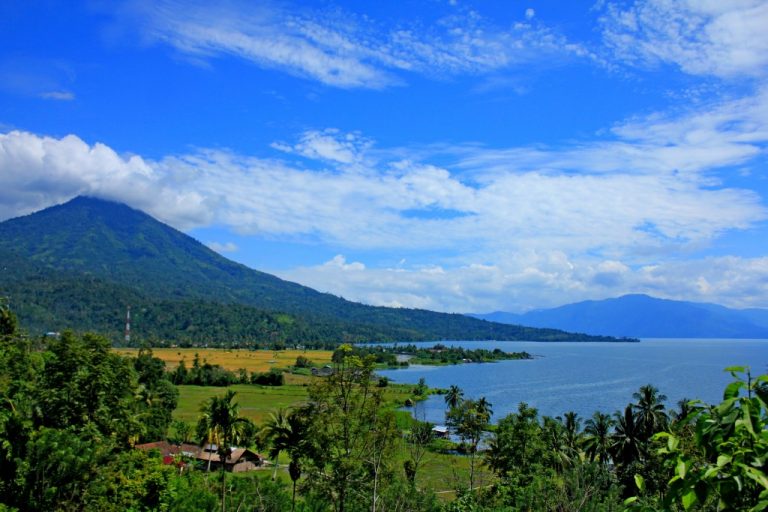 Fakta Menarik Danau Ranau Sebagai Danau Terbesar Kedua Di Pulau Sumatra