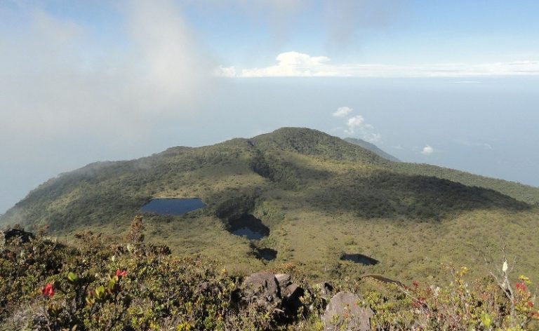 Gunung Talamau, Keindahan Dengan Tiga Belas Telaga