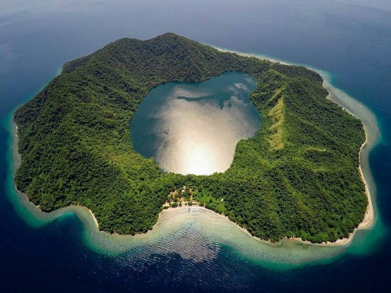 Pulau Satonda Keindahan dari Zaman Purba