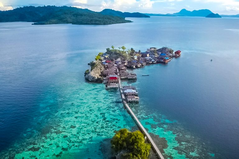 Mengenal Kehidupan Suku Bajo di Pulau Papan Sulawesi Tengah