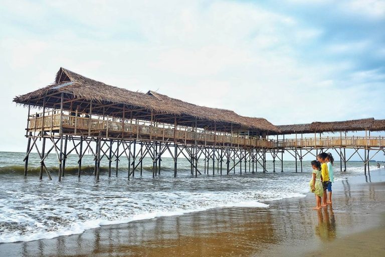 Pantai Lancok, Wisata Pantai yang Dipadukan dengan Kelezatan Mie Kepiting