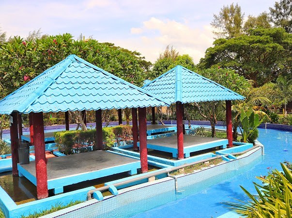 Pantai Cermin Waterpark Menariknya Bermain Air Di Pantai Dengan Cara Berbeda Destinasi Travel Indonesia