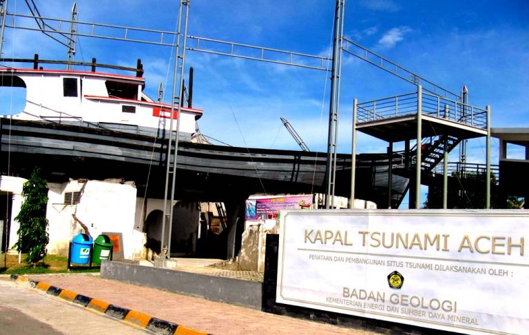Wisata Puing Tsunami Aceh Kapal Apung Lampuo