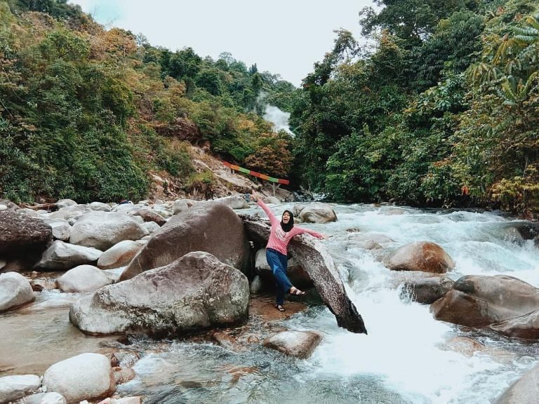 Air Putih, Wisata Alam Bengkulu yang Diapit Tebing Batu