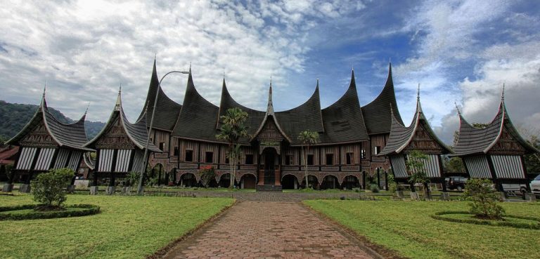 Anti Boring! Inilah Menariknya Wisata Sejarah Ke Museum Kebudayaan Minangkabau. Bisa Coba Pakaian Pengantin Tradisionalnya Juga, Loh!