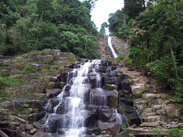 Pesona Piramida Waterfall Air Terjun Sarasah Padang