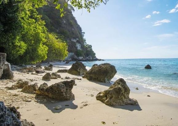 Pantai Batu Putih - Perumperindo.co.id