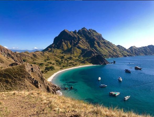 Kapal Menuju Pulau Padar