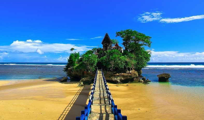  Pantai  Balekambang Gambaran Tanah Lot di  Malang Selatan 