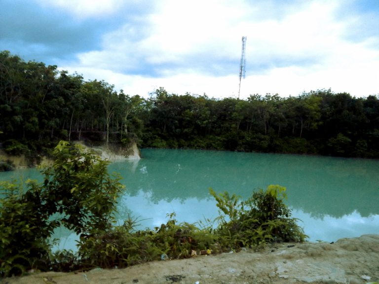 Cerita Danau Biru Tabur yang Berkhasiat di Kalimantan Selatan