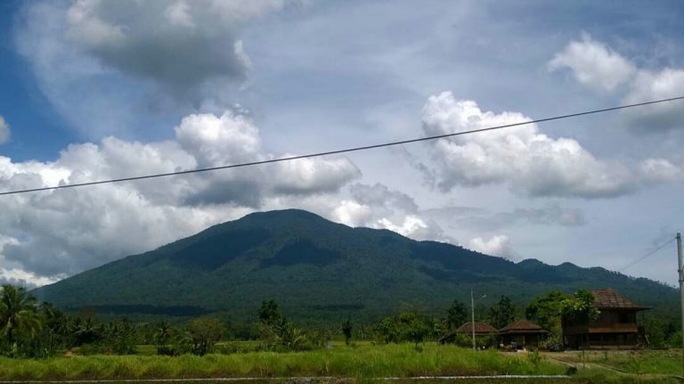 Melihat Indahnya Banten Dari Gunung Karang
