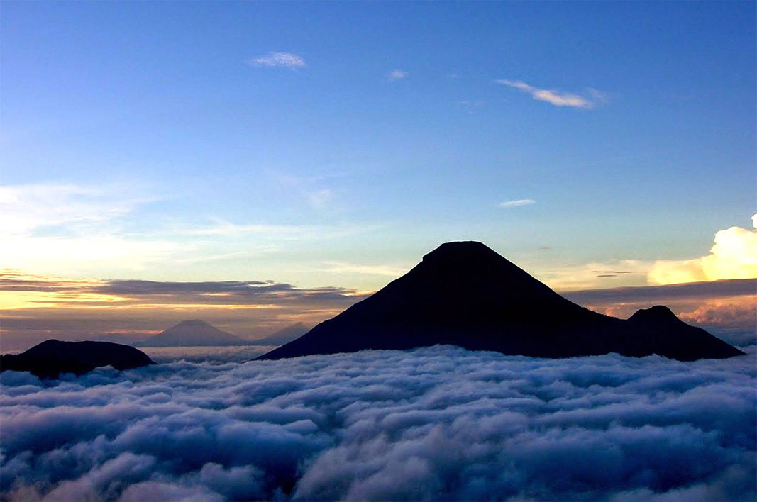 Menikmati Keindahan Jawa Tengah Dari Puncak Gunung Sindoro Via Sigedang