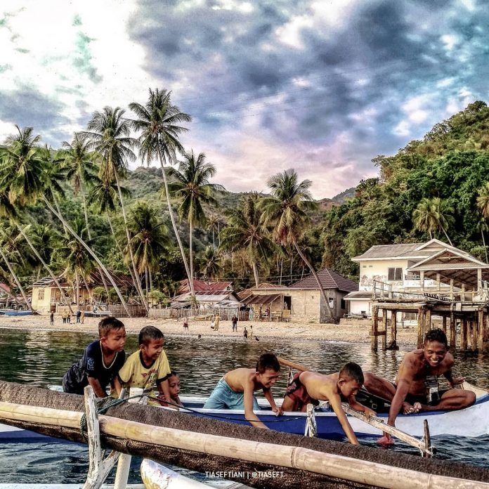 Pantai Botubarani dengan Wisata Hiu Paus yang Melegenda - Destinasi