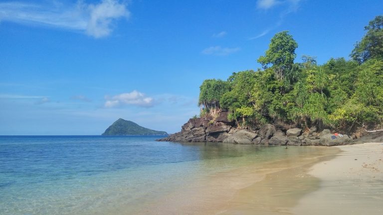 Pantai Kalihiang, Eksotisme yang Tersembunyi di Balik Pulau Siau
