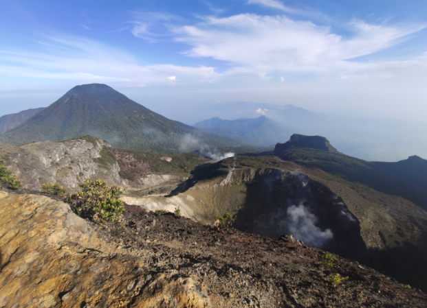 Panorama Indonesia Dari Puncak Gunung Gede Pangrango Via Cibodas
