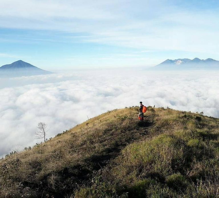 Keindahan Indonesia Dari Atas Puncak  Gunung  Guntur  Via 