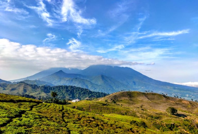Melihat Keindahan Jawa Barat dari Gunung Kencana