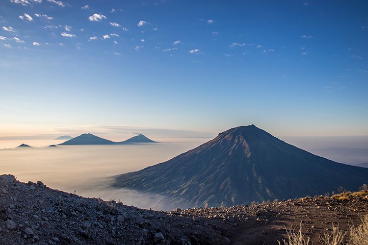 Melihat Panorama Jawa Tengah Dari Puncak Gunung Sindoro Via Kledung