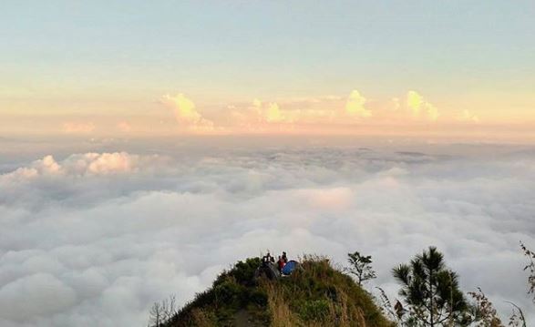 Melihat Keindahan Kabupaten Magelang Dari Puncak Gunung Andong Via Kudusan