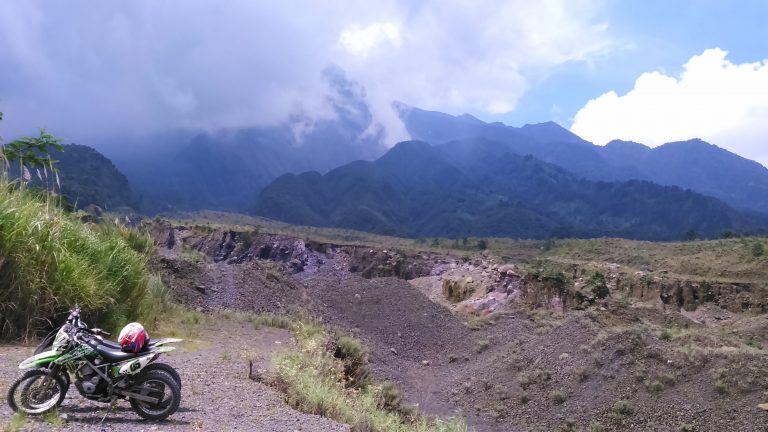 Mendaki Kembali Jalur Gunung Merapi yang Telah Lama Hilang di Desa Kinahrejo