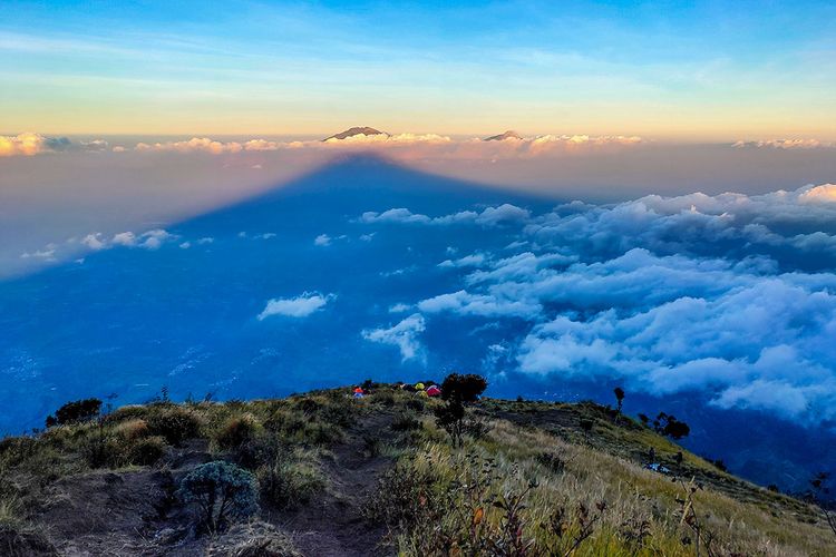 Melihat Keindahan Gunung Sumbing Via Jalur Pendakian Butuh - Destinasi