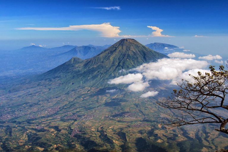Keindahan Indonesia Dilihat dari Gunung Sumbing Via Sipetung