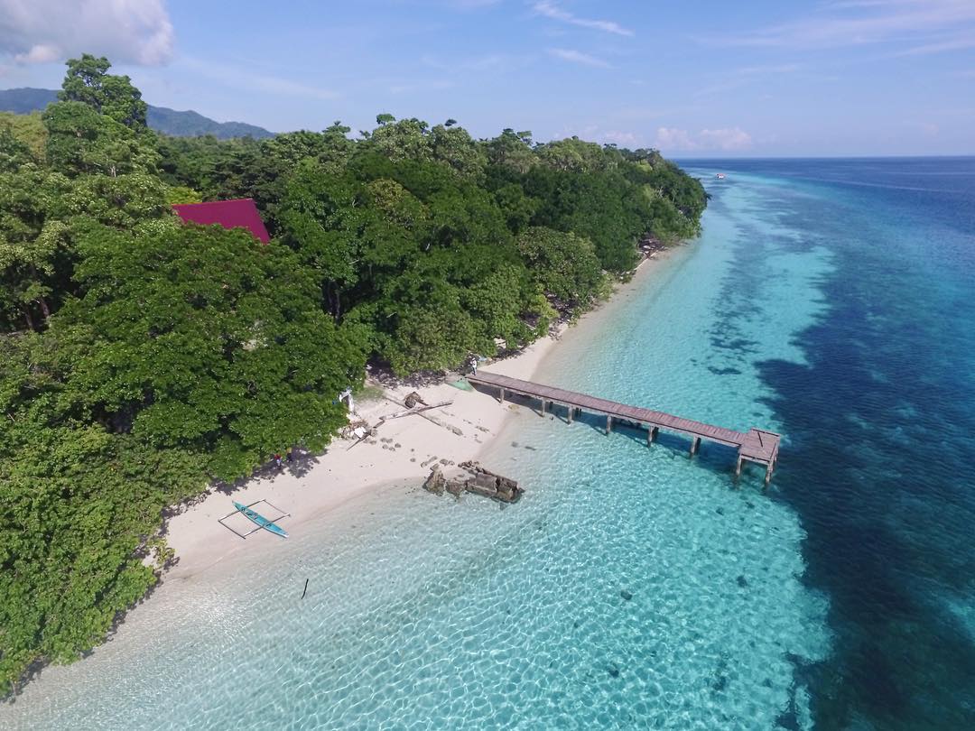  Pantai  Liang  yang Bikin Mabuk Kepayang di Maluku 