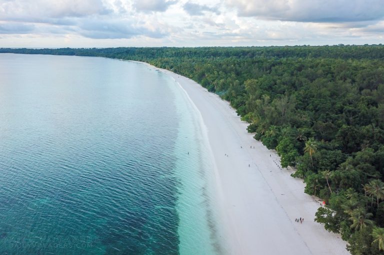 Pantai Ngurbloat, Pantai Eksotis Dengan Pasir Putih Terhalus Nomor Dua Sedunia