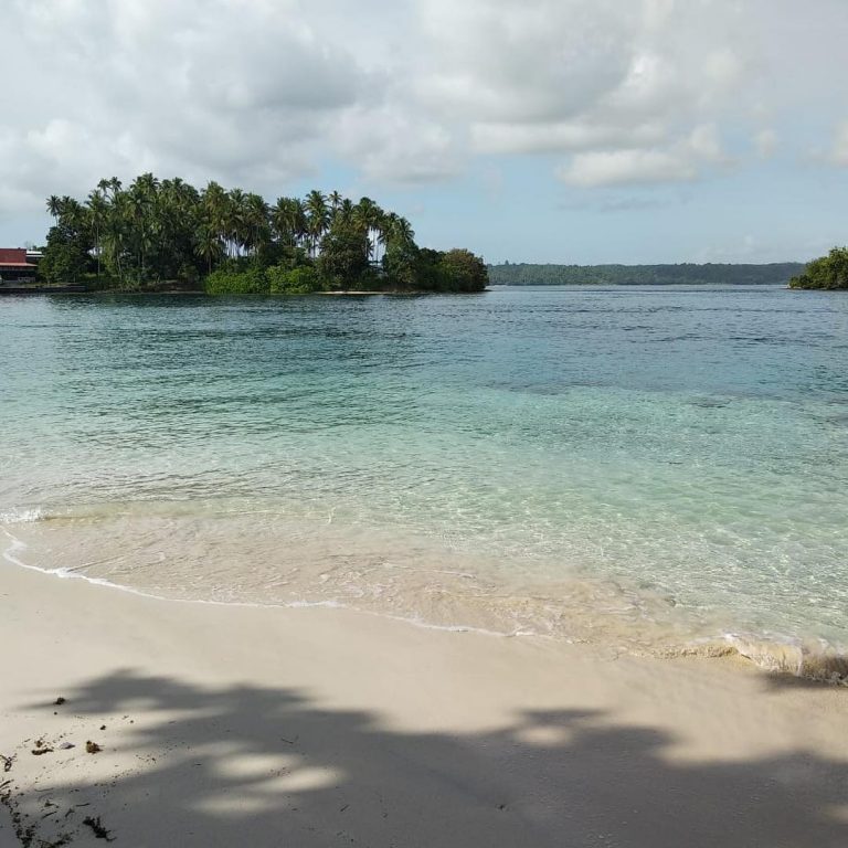 Menyambangi Pulau Meti dengan Cottage yang Unik di Maluku Utara