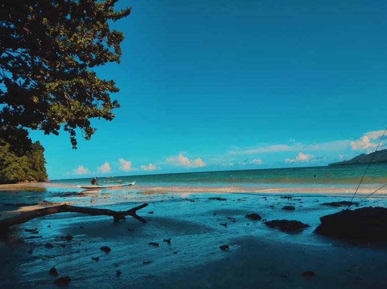 Pantai Natsepa yang Bikin Rindu di Maluku