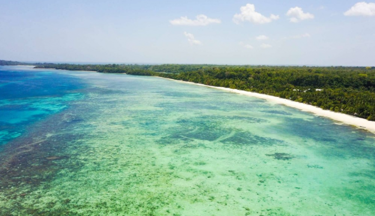 Pulau Ngav, Surga yang Terpencil di Maluku