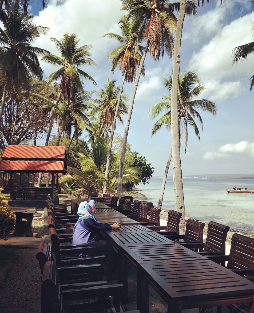 Menikmati Segala Kemewahan Fasilitas di Pantai  Lakeba 