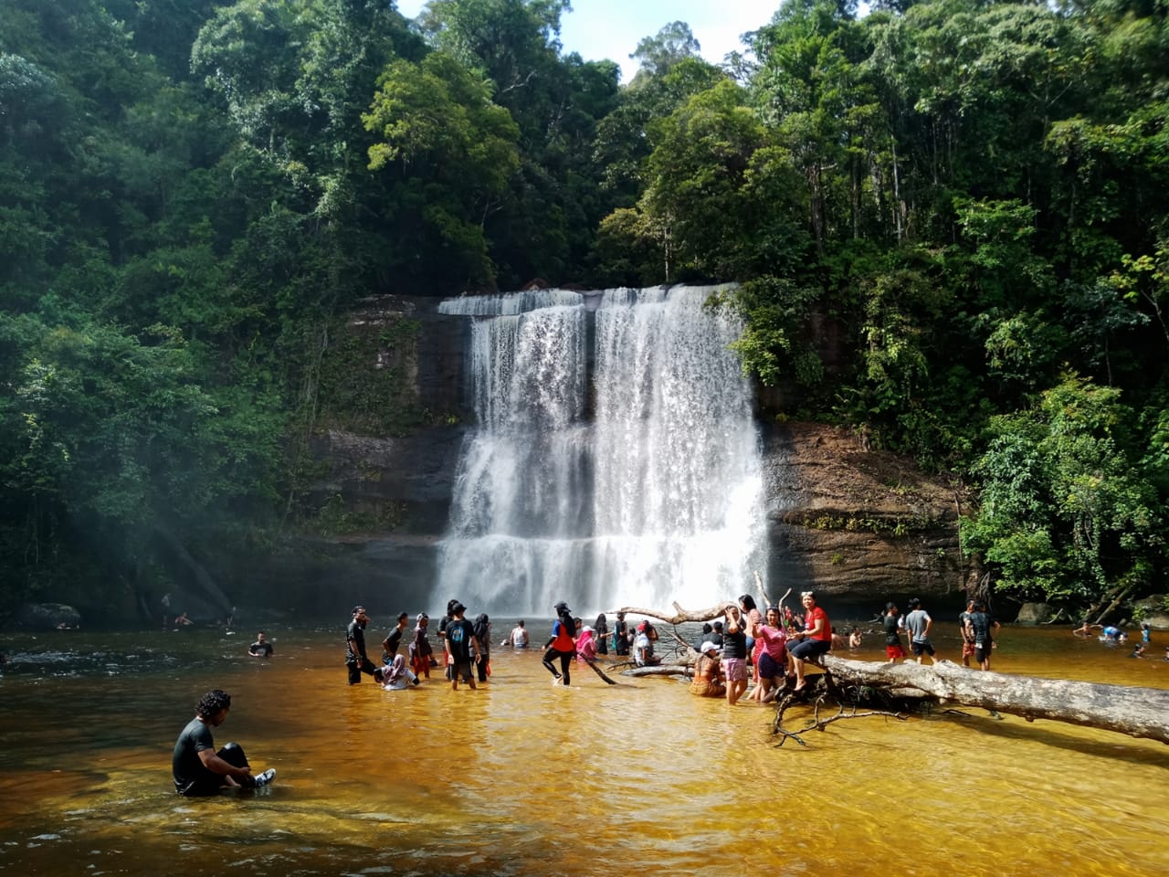 Riam Dait, Pesona Indah di Kabupaten Landak yang Tak Tergantikan - Destinasi Travel Indonesia