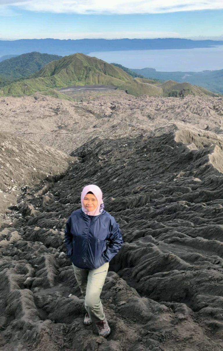 Menaklukkan Gunung  Dukono Salah Satu Gunung  Berapi Yang 