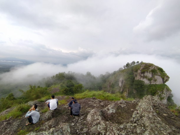 Melihat Sukoharjo Dari Puncak Gunung Gajah Mungkur