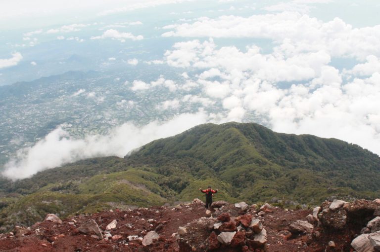 Melihat Keindahan Jawa Tengah Dari Puncak Gunung Slamet Via Baturaden