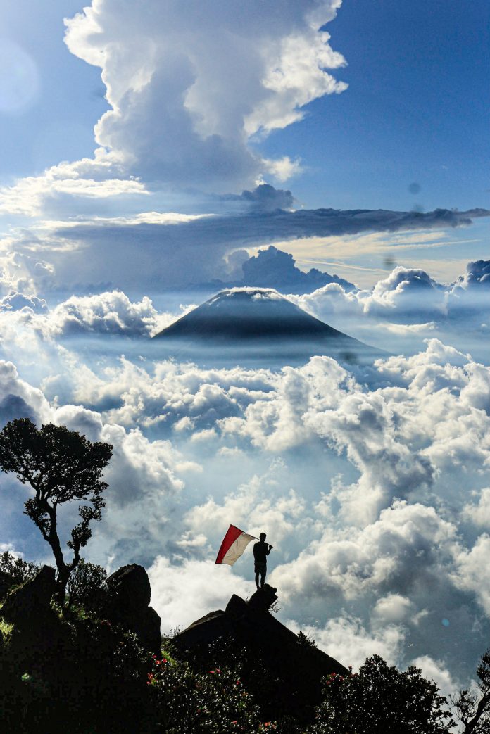 Melihat Gunung Sumbing Dari Jalur Pendakian Via Banaran - Destinasi