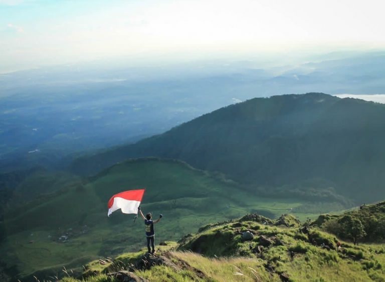 Melihat Keindahan Kabupaten Semarang Dari Puncak Gunung Ungaran Via Gedong Songo