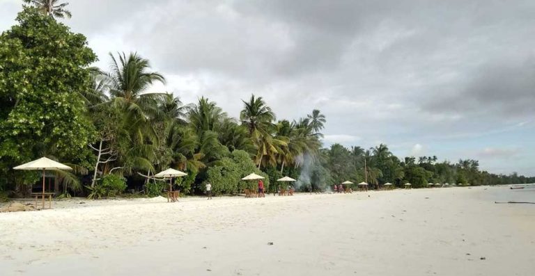 Pantai Ngur Sarnadan, Pesona Indonesia Timur Memukau