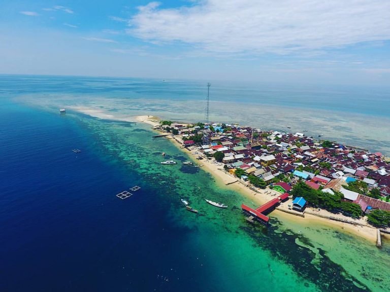 Mengunjungi Pulau Barrang Caddi – Makassar. Pulau Cantik dengan Berbagai Hal Menarik Di dalamnya