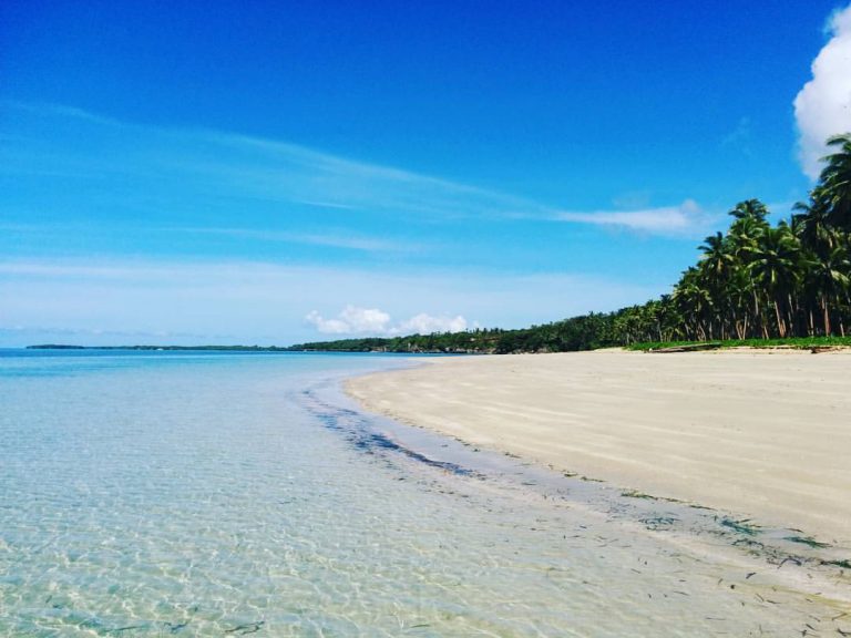 Pantai Weluan, Surga Bagi Pemburu Spot Instagramable