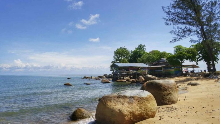 Pantai Samudera Indah Bengkayang, Tempat yang Akan Memanjakan Kamu