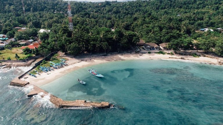 Pantai Santai, Tempat Terbaik untuk Bersantai di Kota Ambon