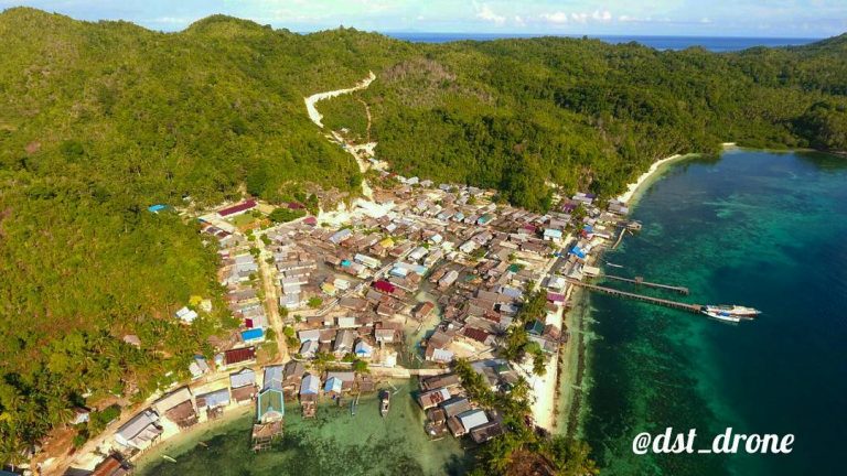 Desa Mandel, Kampung Cantik di Ujung Pantai Eksotis
