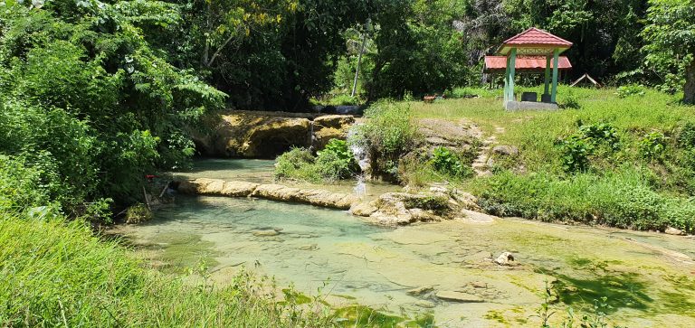 Menikmati Dingin nya Air di Pemandian Kumaligon Sulawesi Tengah
