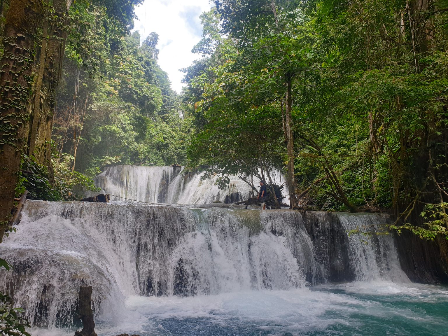 Menikmati Air terjun Piala Dari Sisi yang Tidak Biasa