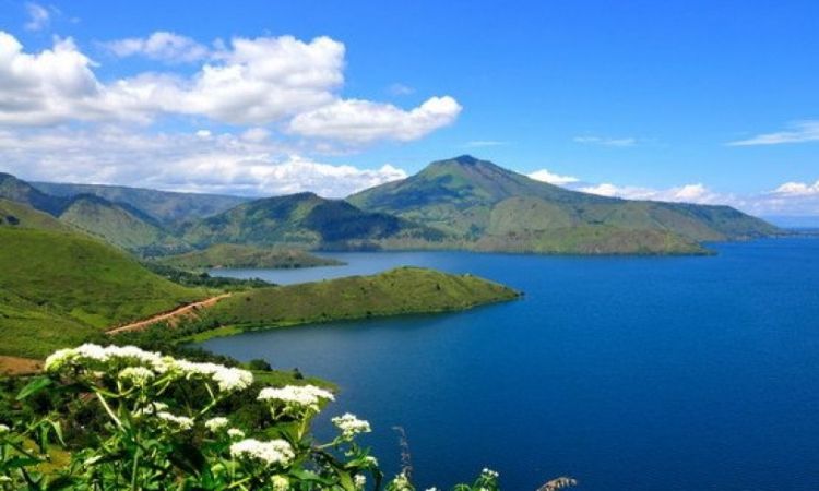 Pesona Danau Paniai, Tanah Surga di Papua yang Harus Dikunjungi